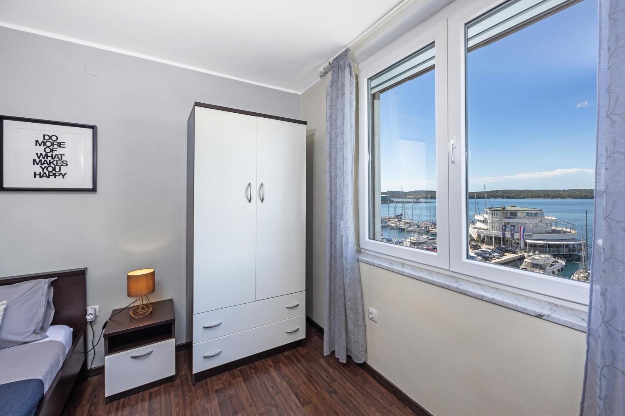 Apartment Seaview Arena Pula Luaran gambar