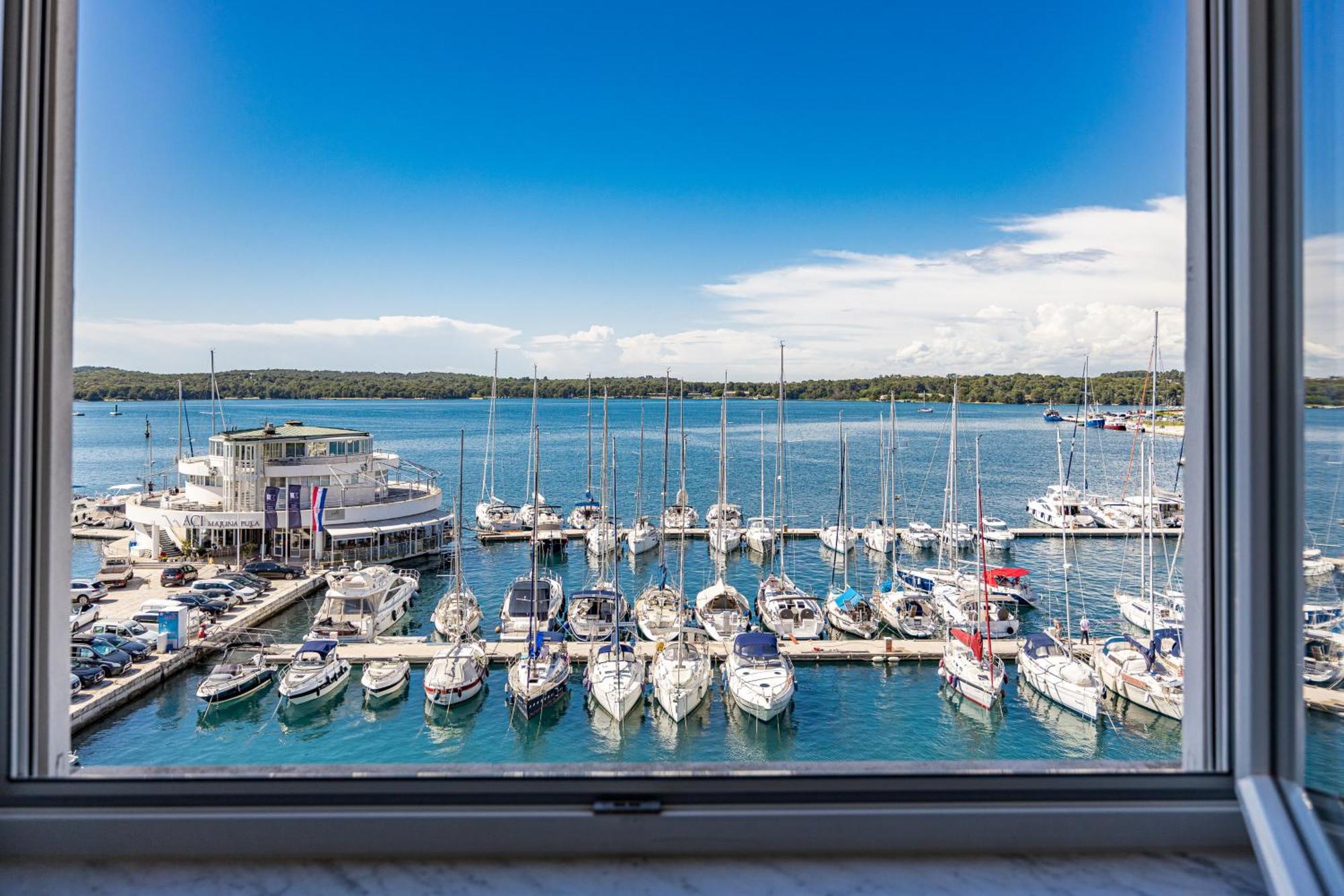 Apartment Seaview Arena Pula Luaran gambar
